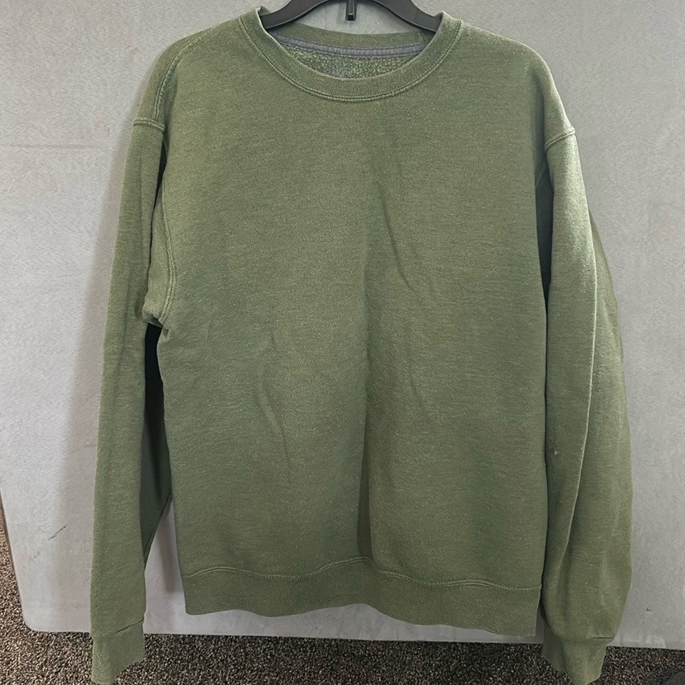 Hanes crewneck sweatshirt
